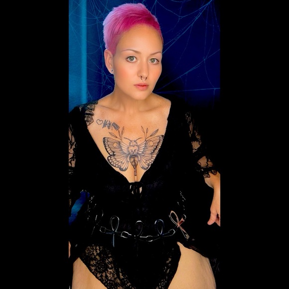 Meet your Posher, Laura - Picture 1 of 1